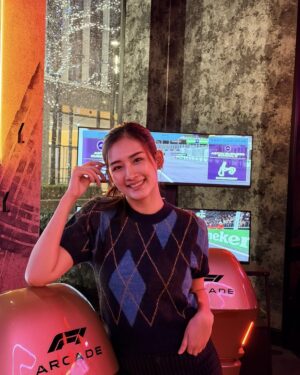 Han Thi Instagram - F1 ကားပြိုင်မောင်းခဲ့တယ်… 🏎️
