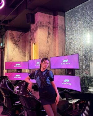 Han Thi Instagram - F1 ကားပြိုင်မောင်းခဲ့တယ်… 🏎️