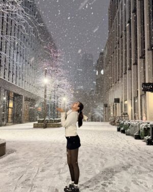 Han Thi Instagram - Snowing heavily here ❄️