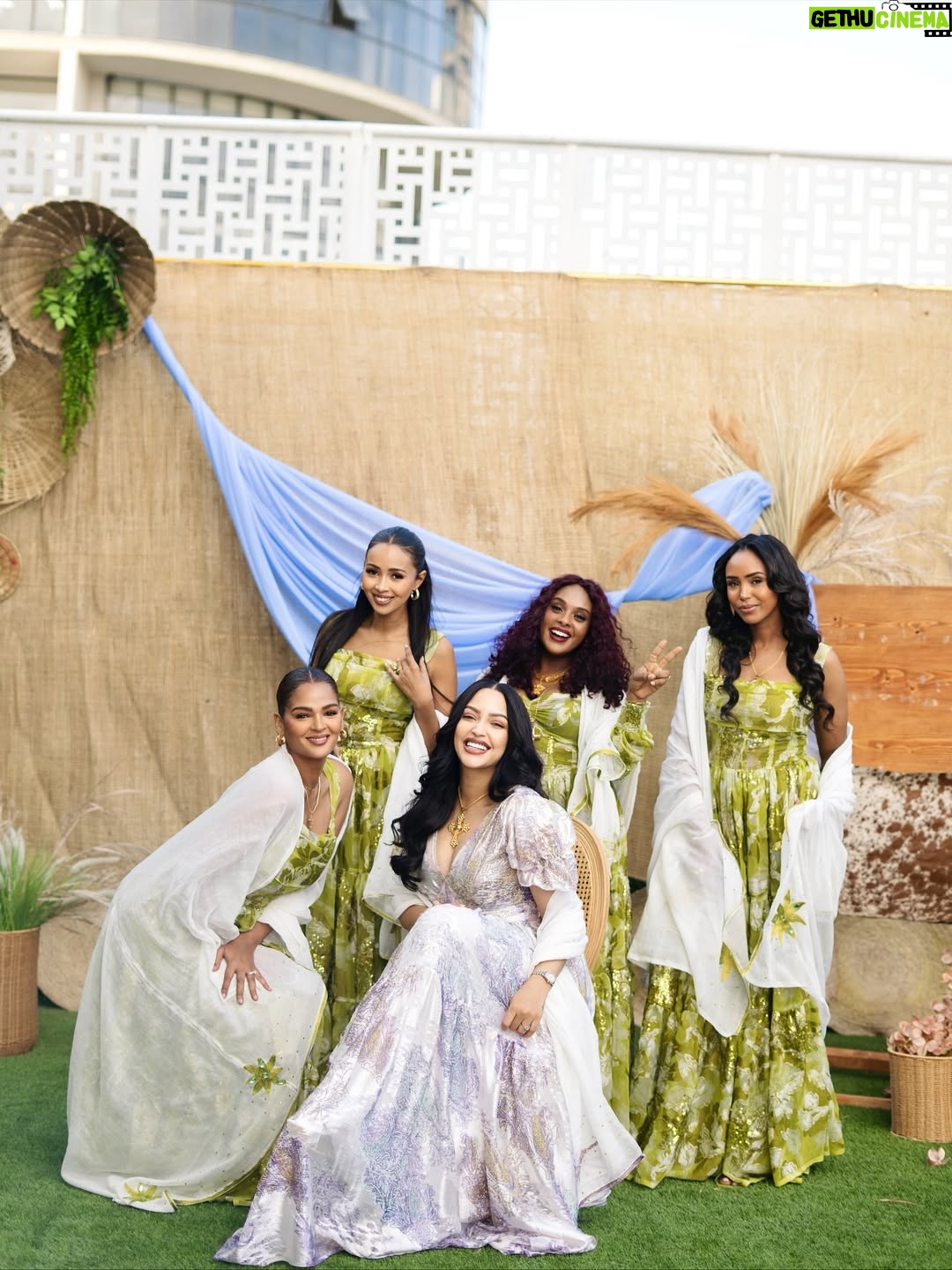 Hanan Tarq - 36.1K Likes - 12 days celebration 🫕
.
.
👗 @chiffon_by_mesi_ 
📸 @bk_photography_et 
🤌 @yona.weddings