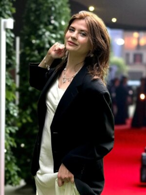 Hanna Ardéhn Instagram - Adventsfin i Bewildered Garden Silver Necklace 😍🎄
Reklamsamarbete @tangring925 x @hannaardehn 
www.tangring925.se/hanna-ardehn