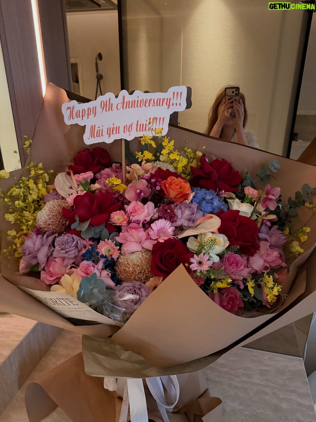 Hari Won - 64.6K Likes - Chúc mừng giáng sinh.🎄
Chúc mừng kỷ niệm cưới 9 năm.❤️