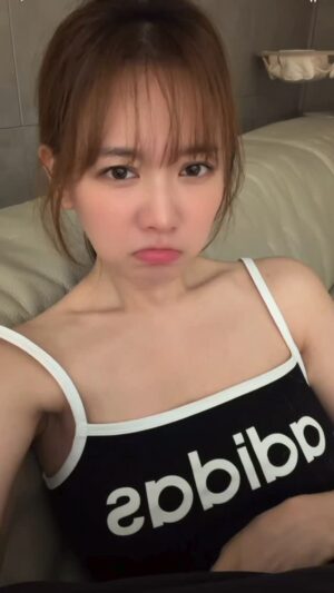 Hari Won Instagram - Khi ng iu chửi mình😭
#hariwon