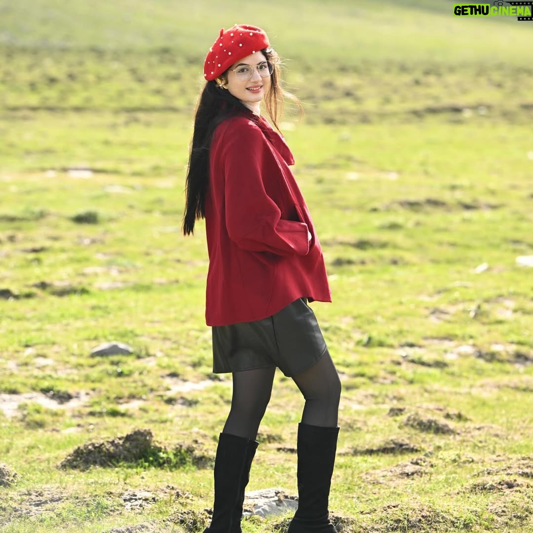 Harshaali Malhotra - 469.9K Likes - A little retro, a little dreamy 🌹

 #harshaalimalhotra #chericherilady #red #vintage #dreamy 

(Dreamy,retro,mood,shoot,smiling,happyera,vibes,traveldairies,shootdairies,mainCharacterEnergy,)