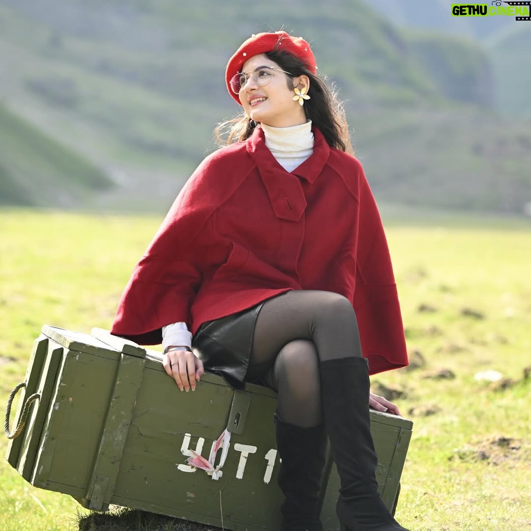 Harshaali Malhotra - 469.9K Likes - A little retro, a little dreamy 🌹

 #harshaalimalhotra #chericherilady #red #vintage #dreamy 

(Dreamy,retro,mood,shoot,smiling,happyera,vibes,traveldairies,shootdairies,mainCharacterEnergy,)