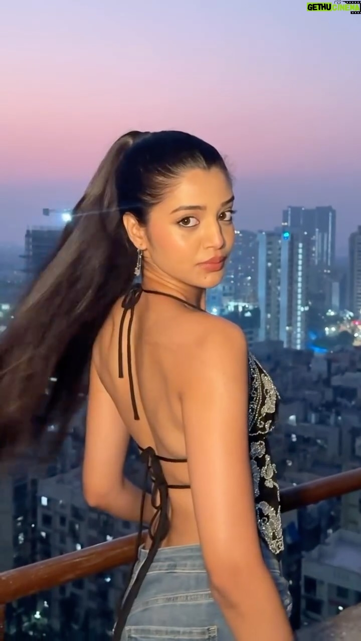 Harshita Karma - 69.4K Likes - The top>> ❤️‍🔥
.
Wearing @savana 
Vc @himanshikarmaa
Sound @shubhadip_dey