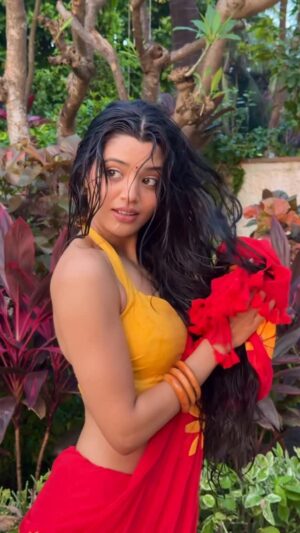 Harshita Karma Instagram - Accha lagta hai! 🌼❤️
.
Saree @teejhindia 😍
Vc @himanshikarmaa