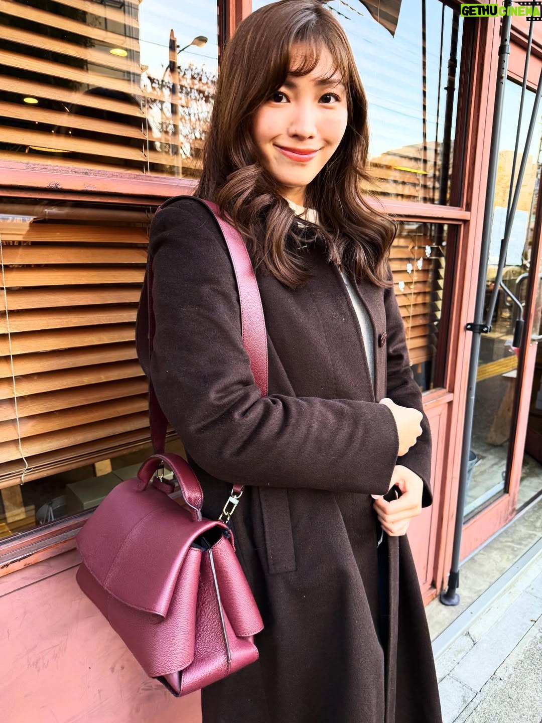 Haruka Tateishi - 4.3K Likes - いつも愛用してるブランド

@polene_paris さまの新しい鞄がクローゼットに仲間入りしました💼❤️

アースカラーの服が多いので、いろんなコーディネートで活躍してくれそうです😳🧣

ブランド　polane
Mokki 
color ダークチェリー🍒

そういえば撮影で少し前に前髪も切りました✨
お知らせできるのも楽しみ🎄✨

早いもので今年もあと少しですねぇ🥲
体調気をつけて過ごしましょうね🤧！

今日も良い1日を✨

#polène #PR thank you💓