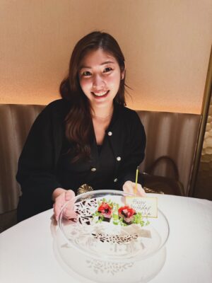 Haruka Tateishi Instagram - 支えてくださる方々のおかげで、またひとつ歳を重ねました☺️

自信のなかった自分から少しずつ心から自信を持てる時間が増えてきたように思います🎗️

ここ数年でキャリアとして明確にやりきりたい目標もできて、今年は初心に立ち返って、泥臭く努力することを頑張って行きたいと思います✨

いつもたくさんの応援ありがとうございます🎀

いくつになっても努力と感謝をし続けられる、人間でいれるように毎日過ごしたいと思います。

今日は私にとって一区切りの1日ですが、みなさまにとっても、いい一年となりますように💛🧡

末長くこれからもよろしくお願いいたします(^^)✨立石晴香