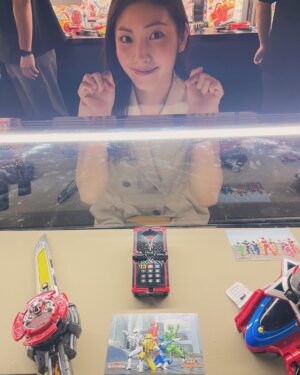 Haruka Tateishi Instagram - 全スーパ戦隊展観に行ってきました！東京最終日駆け込み🏃‍♂️💨

他の代の方の衣装などは私も観たことなかったのでめちゃくちゃ楽しかったです🐯❤️

東京は終了ですが名古屋が金山南ビル美術館棟にて10/4〜11/3まで開催があるようなのでお近くの方ぜひ☺️✨

暑い日が続きますので水分よく取ってくださいね🥤

#全スーパー戦隊展 #ジュウオウジャー