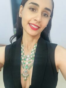 Actress Hasleen Kaur HD Photos and Wallpapers January 2026