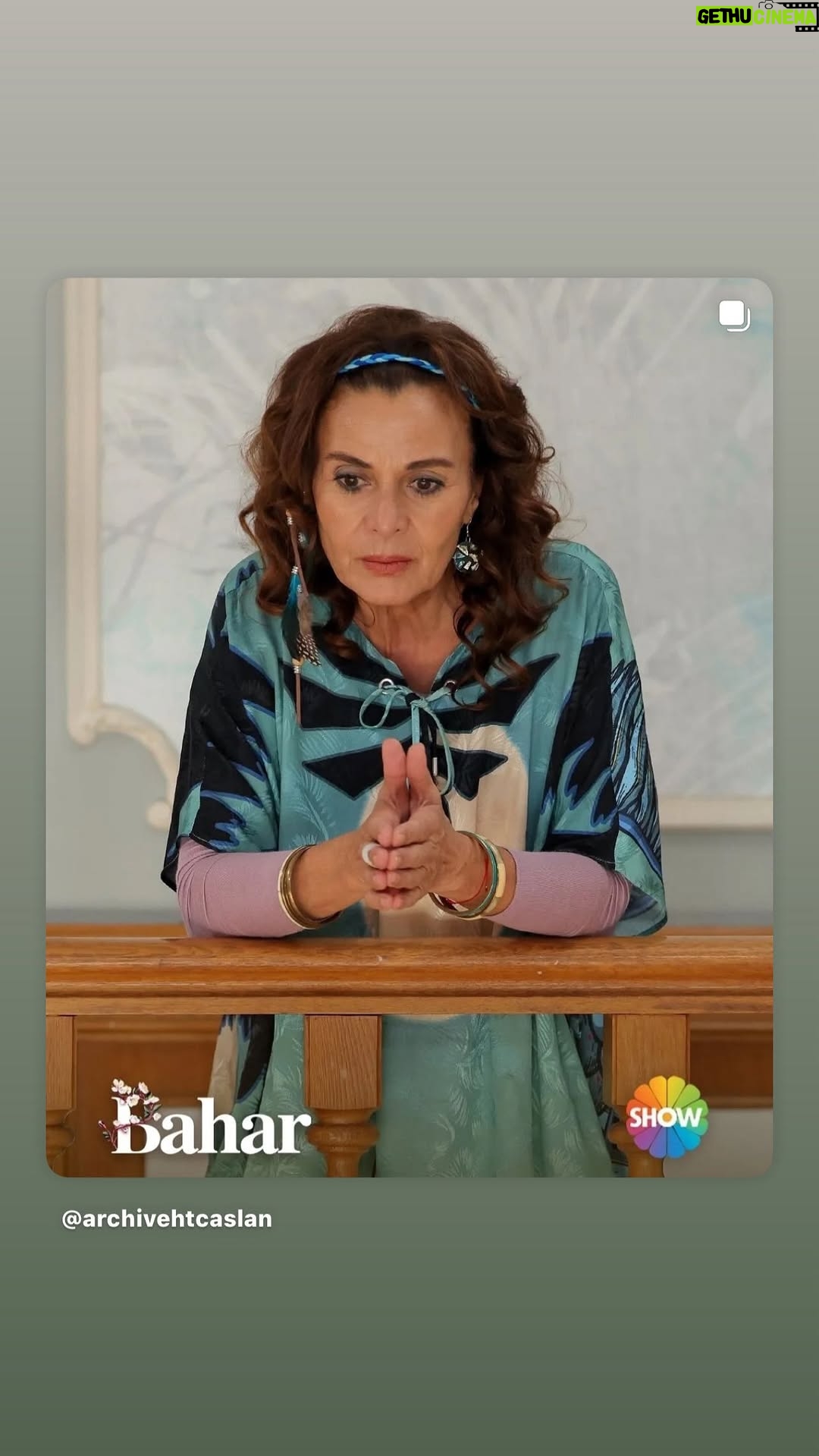 Hatice Aslan - 3.5K Likes - Bahar çiçekleri gibi açtık ekranlarda 3 Sezon .Şükürler olsun ki ,böyle bir ekiple çalışmak kısmet oldu .Daha nicelerine sağlıkla ,neşeyle,birlikte geçsin günlerimiz,çekimlerimiz. @mfyapimtv @personamenajerlik @bahar.dizi @neslihanyesilyurt @mbindal01 @muhammedihsankaplan @erdalbali ve tüm emeği geçen herkese teşekkür ederim.Hakkınızı helal edin.