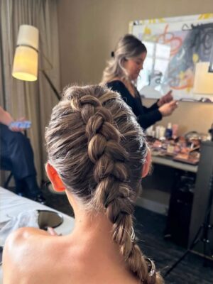 Hayley Erin Instagram - Daytime Emmys 2025 in the books! So fun celebrating our world, all the winners, and hanging with pals💕 #abbysquared

Also eating contraband pita. Also also my accidental Rumi hair🤷🏼‍♀️✨

Makeup @cynthia_lorraine 
Hair @michellecoronahair 
Styling @lindsey.halfhill