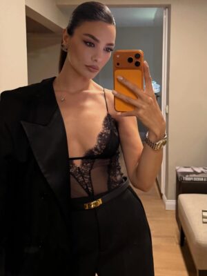 Hazal Filiz Küçükköse Instagram - Find me by the white rose …