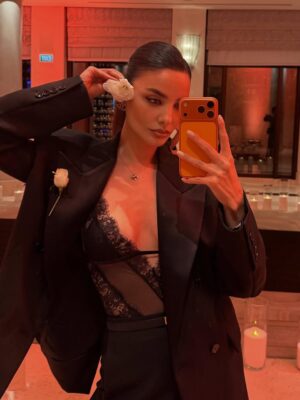 Hazal Filiz Küçükköse Instagram - Find me by the white rose …