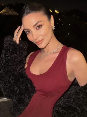 Hazal Filiz Küçükköse Instagram - Focused. Grateful. Ready for what’s next … 2026 ♥️✨⭐️🤞🏼🌹Happy New Year ✨