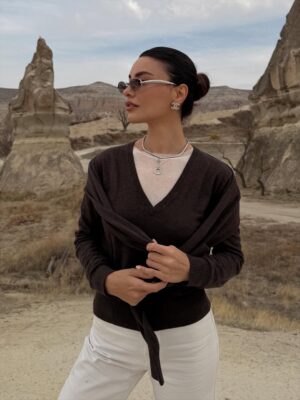 Hazal Filiz Küçükköse Instagram - Editorial escape in Cappadocia w/ @lofficielturkiye ✨
#davet #reklam