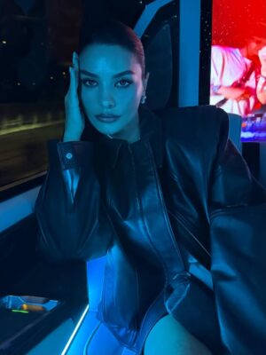 Hazal Filiz Küçükköse Instagram - Once in a blue moon🌙