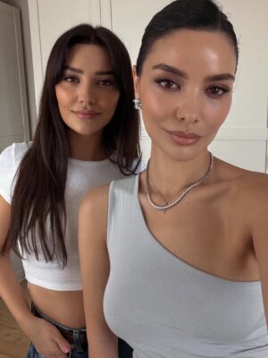 Hazal Filiz Küçükköse Instagram - My other half 👭🏻