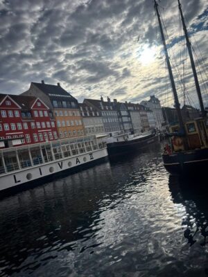 Hazal Filiz Küçükköse Instagram - Where the sun forgets to set… Copenhagen 🤍