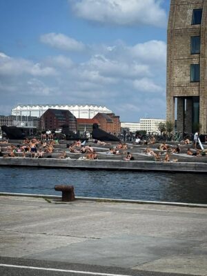 Hazal Filiz Küçükköse Instagram - Where the sun forgets to set… Copenhagen 🤍