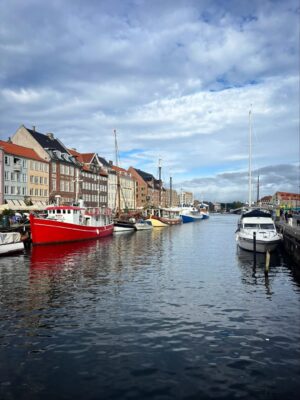 Hazal Filiz Küçükköse Instagram - Where the sun forgets to set… Copenhagen 🤍