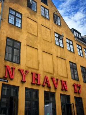 Hazal Filiz Küçükköse Instagram - Where the sun forgets to set… Copenhagen 🤍
