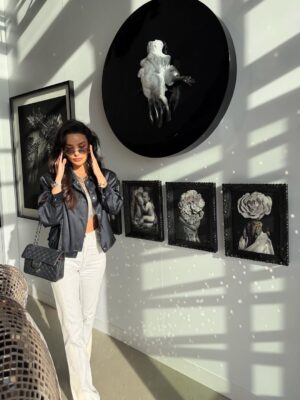 Hazal Filiz Küçükköse Instagram - Mood: gallery glow, colors flow 🫠