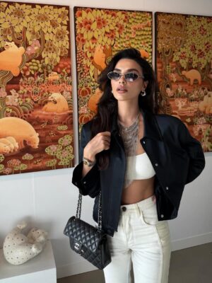 Hazal Filiz Küçükköse Instagram - Mood: gallery glow, colors flow 🫠