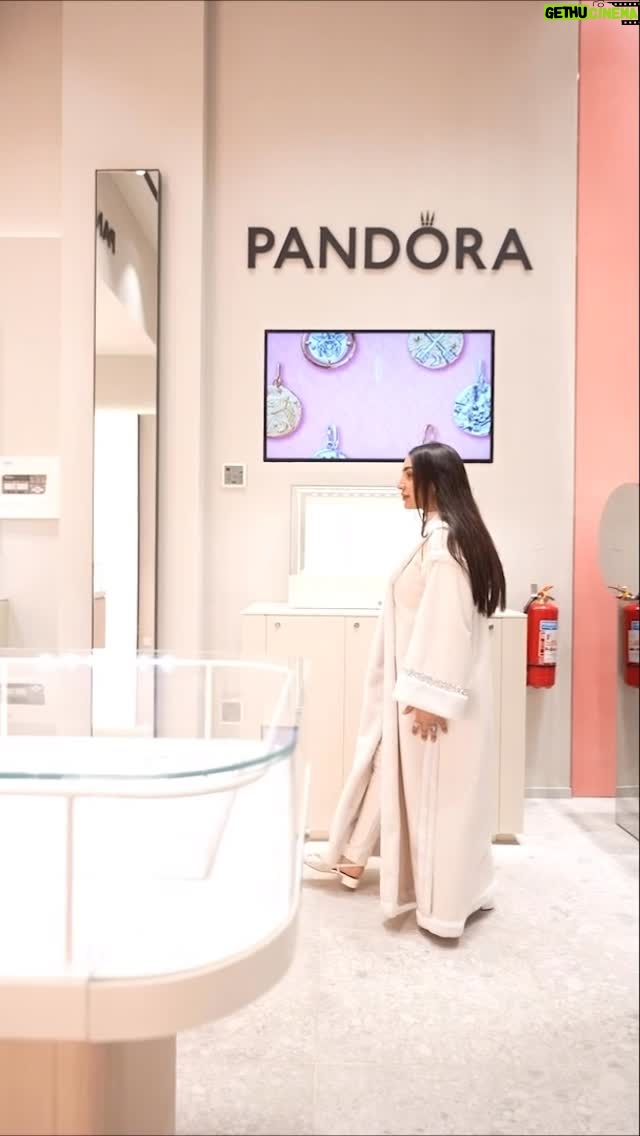 Heba Al-Hussein - 10.2K Likes - ⁨	عبري عن شخصيتك وكافئي نفسك بهدية للسنة الجديدة 2026 🤍
 
#Pandora
اثبتوا لنا ان مو كل فخامة غالية 💎

اختاري هدية لنفسك او لابارك من فروعهم حول المملكة و اونلاين 

صممي باسلوبك القطعة الأقرب لقلبك 
‪@theofficialpandora‬
https://www.pandorashop-sa.com

#BeLove
AD*
#pandora_Jewellery⁩