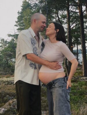 Hedda Stiernstedt Instagram - För evigt är inte så lång tid
