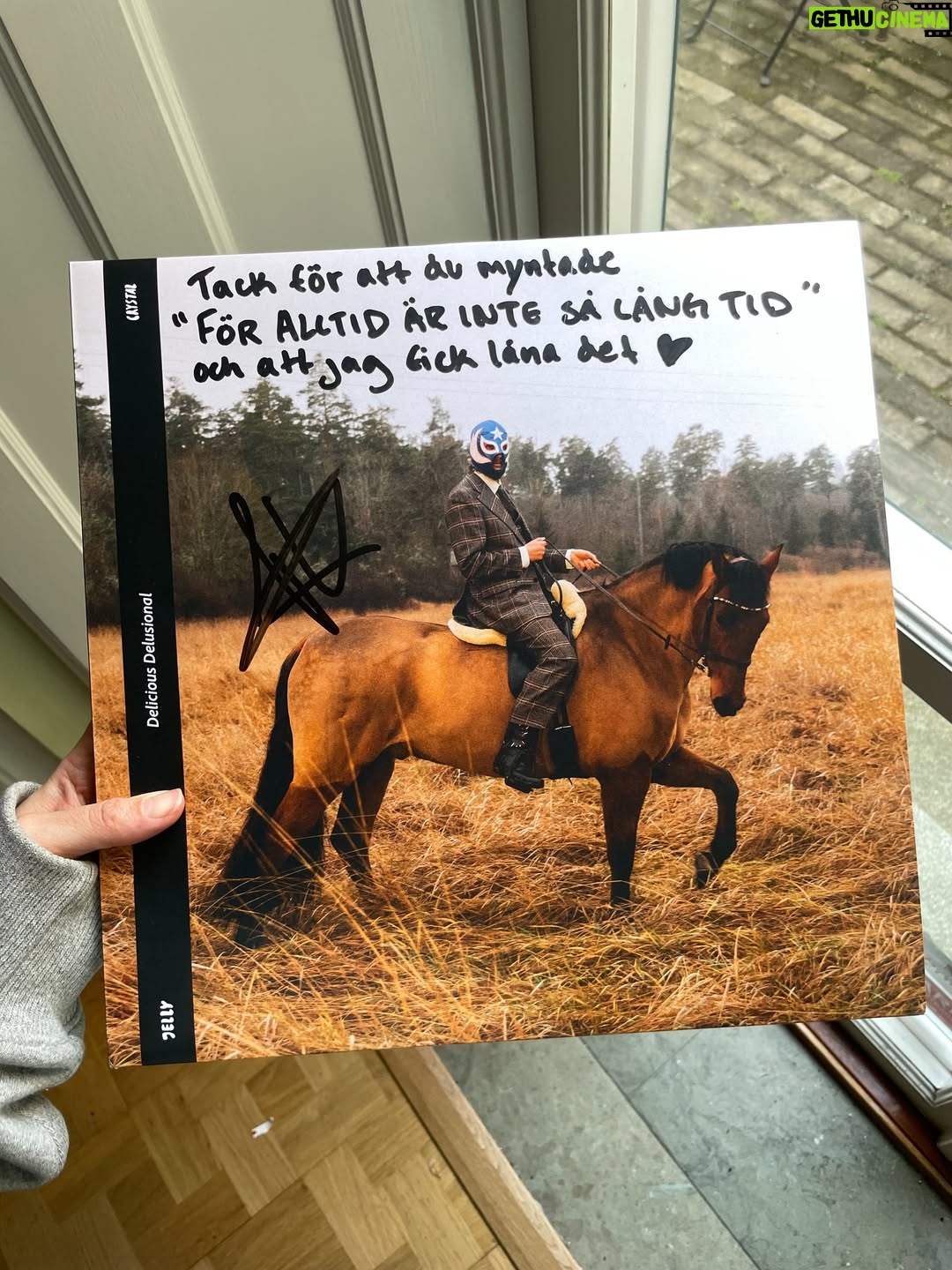 Hedda Stiernstedt - 18.1K Likes - För evigt är inte så lång tid