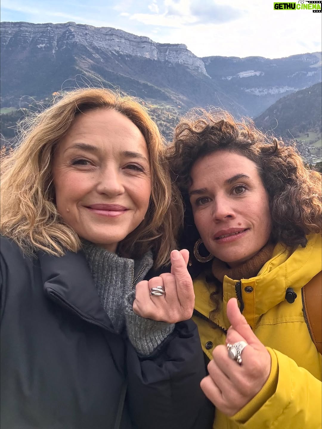 Hélène de Fougerolles - 5.1K Likes - Vie de rêve! Kiff… tournage.