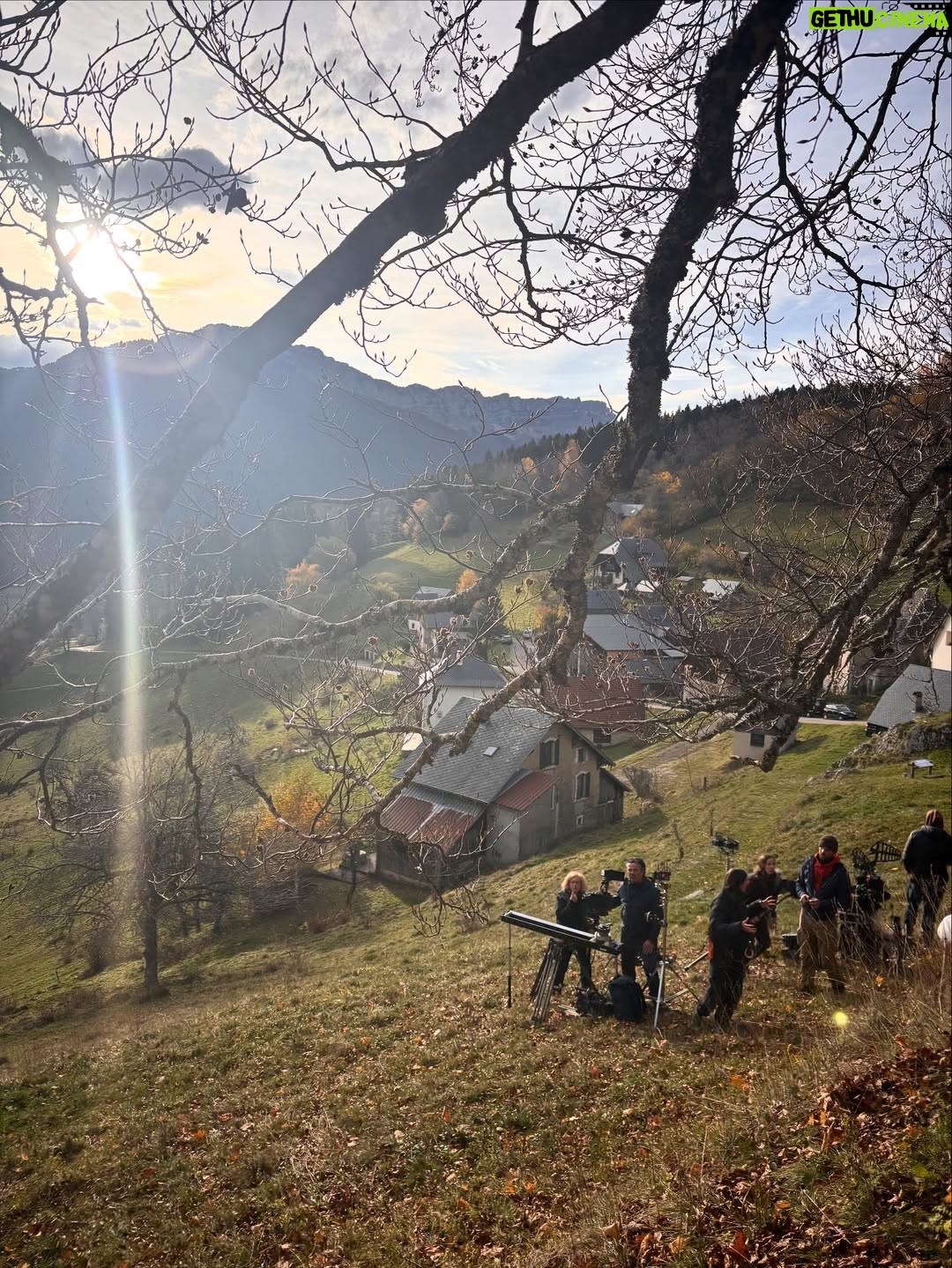 Hélène de Fougerolles - 5.1K Likes - Vie de rêve! Kiff… tournage.