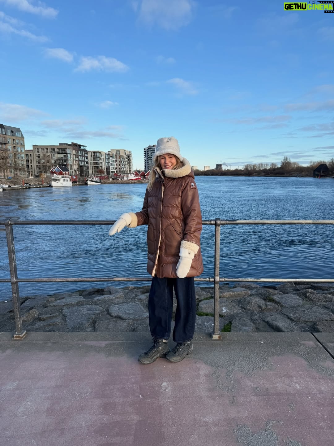 Helle Thorning-Schmidt - 4.5K Likes - It’s been a lovely Christmas. With family, friends and most importantly hygge with the kids. Lego and great walks were the new old hits. Christmas is always a hard balance between seeing everyone and getting to sit down and do nothing. I  almost almost found the balance. Can you relate? Hope you had a nice festive time and wishing you all the best🎄🥰🥰