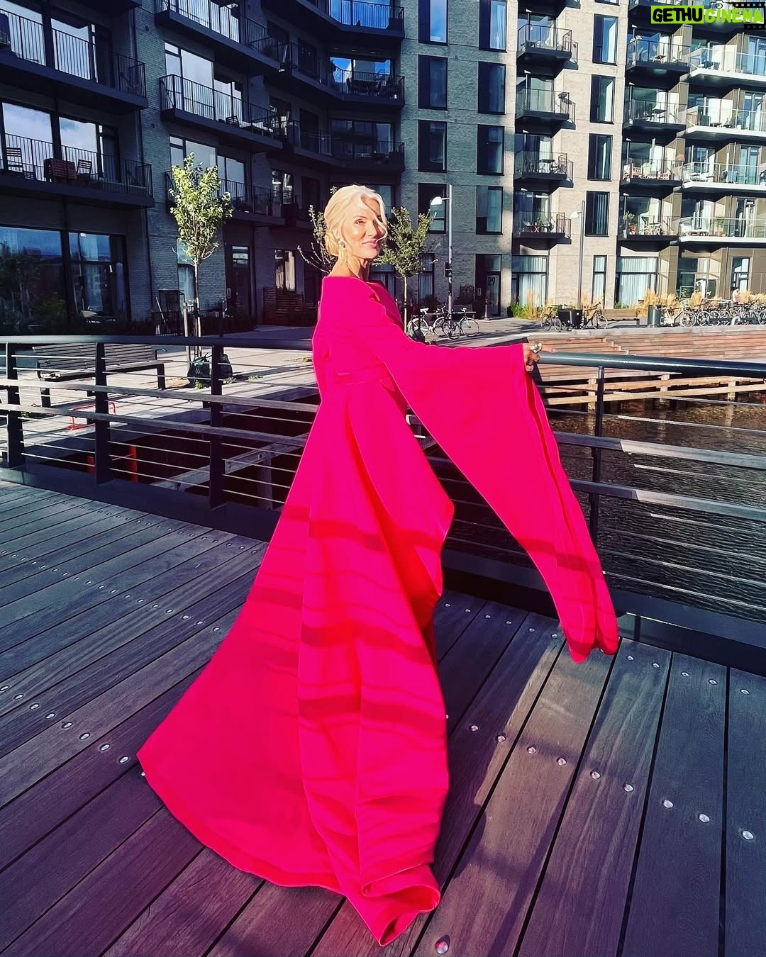 Helle Thorning-Schmidt - 10.5K Likes - It’s Søren&Helle collab appreciation day!😉 Can’t wait to do a talk tonight with Søren at a sold-out SØ @babylon_restaurant_bar Thanks for all the looks, for making me brave and for all the llaughs ❤️❤️