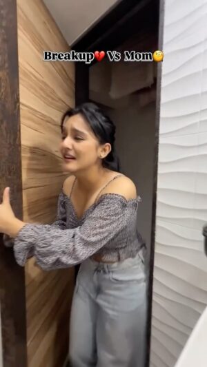 Hemall Soni Instagram - Kyaa itna bura hoon main maa😭❤️🩹
.
.
.
.
.
.
.
.
#relatable #trending #reels #breakup #mom