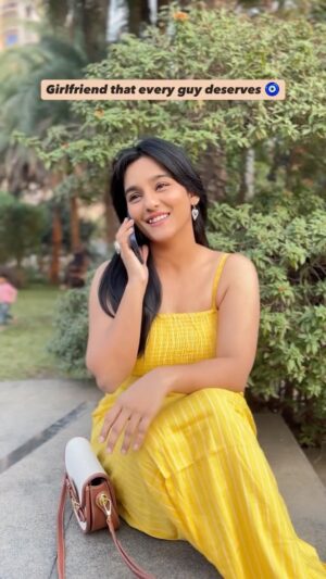Hemall Soni Instagram - Tag her 🤍
.
.
:
.
.
.
.
.
.
#reels #girlfriend #trending #relatable #couple