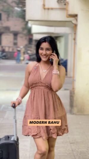 Hemall Soni Instagram - Best bahu of the year goes to me🤣
.
.
.
.
.
.
.
#bahu #saas #acting #goa #reel