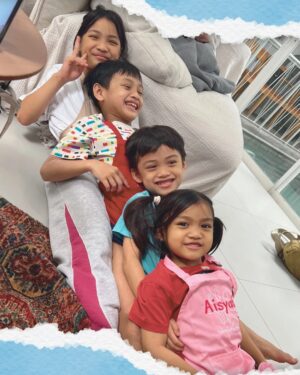 Herfiza Novianti Instagram - Teken titiknya terus geser yaaaaā¦
Temukan cerita kami didalemnya š«°š¼
#KeluargaMOYAPOYA