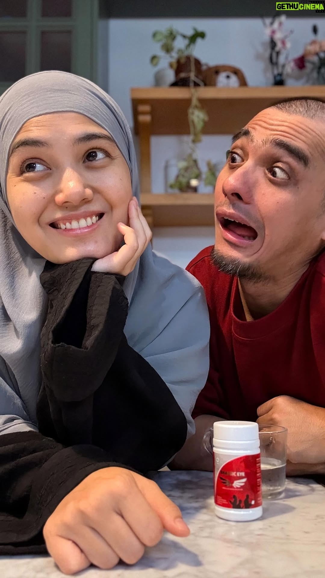 Herfiza Novianti - 294.9K Likes - Bahaya di sekitar kita!

Tiap hari mata kita terpapar cahaya biru dari laptop dan HP. Istilahnya blue light.

Lama-lama terpapar, yah bahaya. 

Baiknya lindungi mata kita dengan Brassic Eye, yang mengandung bilberry dari Eropa.

Semua dokter tau, bilberry itu bagus banget buat mata. Salah satu yang terbaik nih!

Brassic Eye ini sudah sertifikasi halal sejak awal. Ya, halal sejak awal. Dan tanpa efek samping.

Rutinkan minum setiap hari ya...
.
.
.
.
.
#BrassicEye
#SuplemenMata 
.
.
