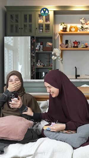 Herfiza Novianti Instagram - Mendadak puisi..
@natasharizkynew
#RuangTengah #KeluargaMoyapoya