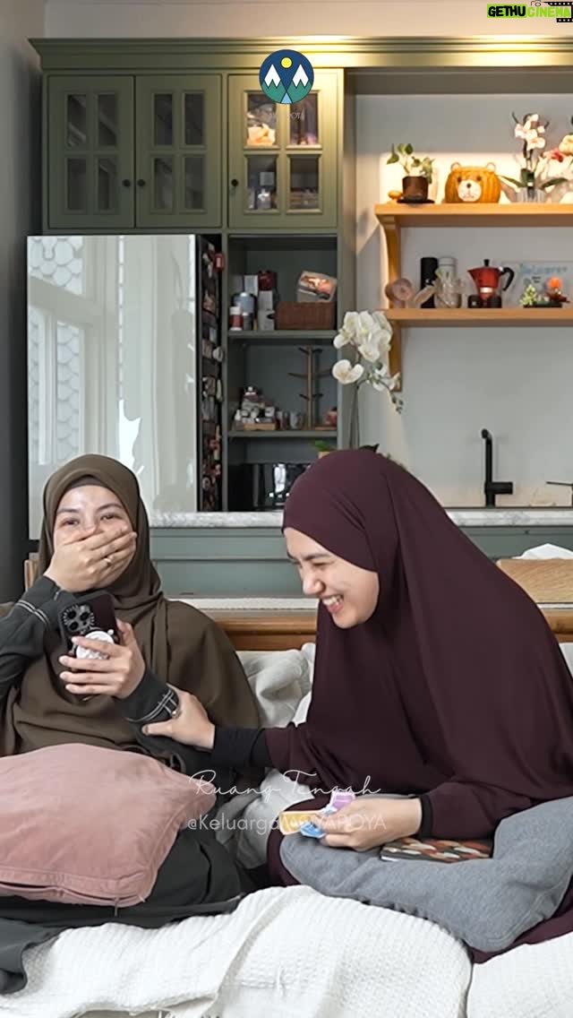 Herfiza Novianti - 28.7K Likes - Mendadak puisi..

@natasharizkynew 

#RuangTengah #KeluargaMoyapoya