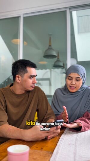 Herfiza Novianti Instagram - Harus yang lembut, ya..
#KeluargaMoyaPoya #CeritaMOYAPOYA