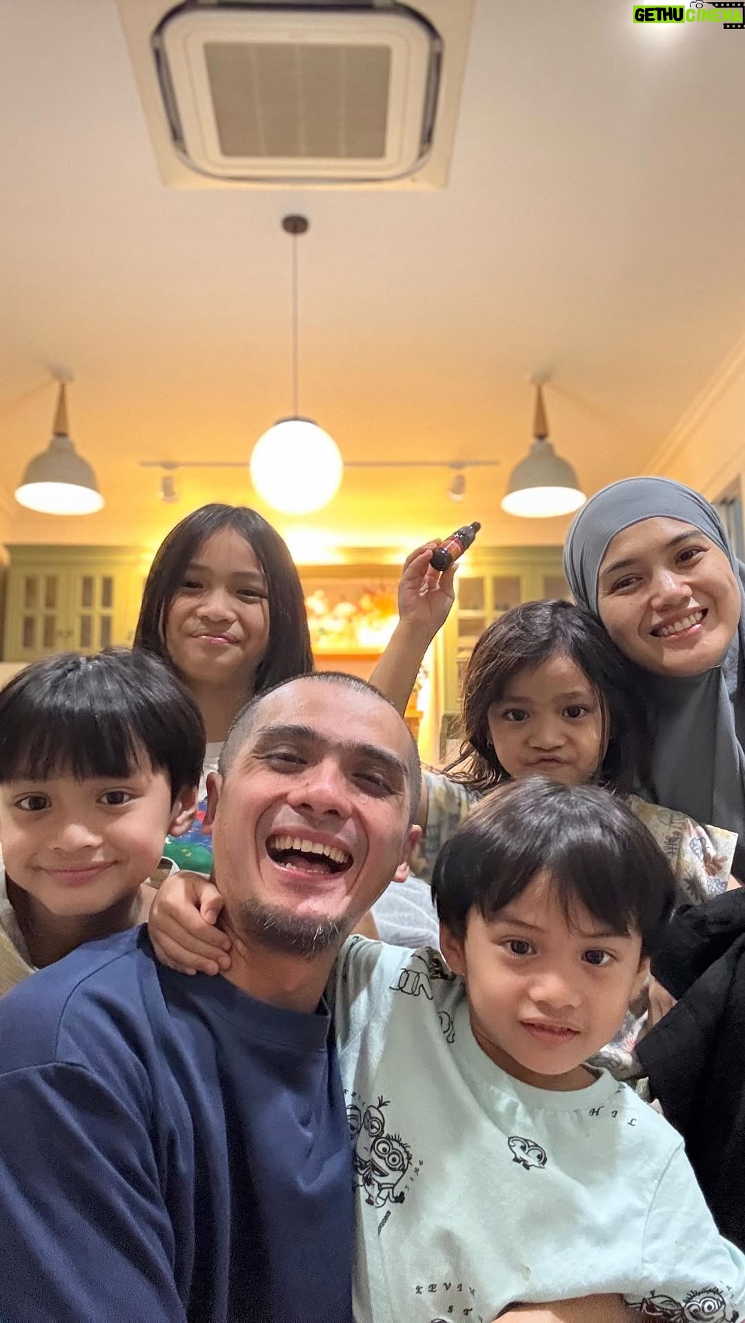 Herfiza Novianti - 33.5K Likes - Berikan yang terbaik untuk keluarga.

Yang ini bahan bakunya dari Inggris. British Propolis namanya. 

Keluarga kami udah pake bertahun-tahun, cocok alhamdulillah.

Saling mendoakan ya. Semoga kita dan keluarga kita selalu sehat. 

Aamiin.
.
.
.
.
.
.
#BritishPropolis 
#propoliskebutuhankeluarga 
#propoliskeluarga
.
.