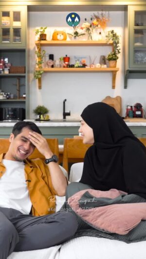 Herfiza Novianti Instagram - Namanya juga lagi jatuh cinta, kalian gitu juga kan kalau lagi bucin?
#RuangTengah #KeluargaMOYAPOYA