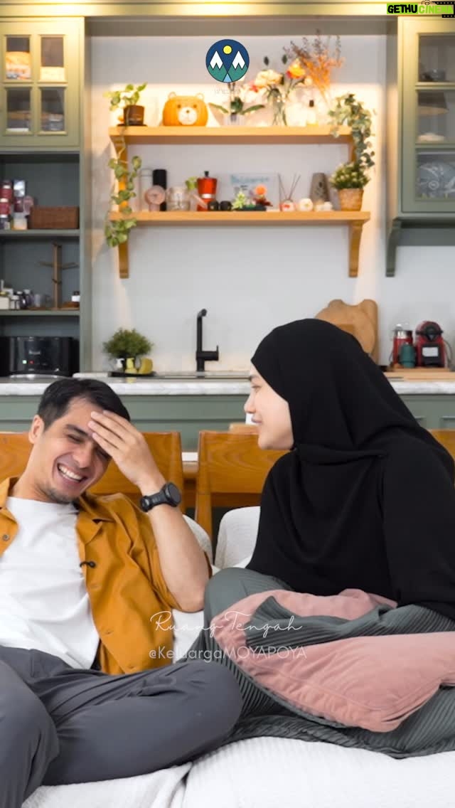 Herfiza Novianti - 130.5K Likes - Namanya juga lagi jatuh cinta, kalian gitu juga kan kalau lagi bucin?

#RuangTengah #KeluargaMOYAPOYA