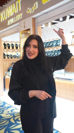 Hiba Al-Durri Instagram - مو كل ذهب يلفت…
في ذهب يفرض حضوره بهدوء
مجوهرات رغد الكويت
اختيار راقي لكل شخص يعرف قيمة التفاصيل ✨
من قطع ناعمة لي أطقم متكاملة،
كل قطعة لها قصة مختلفة