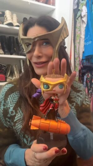 Hilary Shepard Instagram - 🦹🏻‍♀️🏴‍☠️💕💋❤️When you receive a new #divatox doll from @quihoma.isaac made by @cgustavo.biscuit and she’s your new fave! #powerrangers #evilqueen #spacepirate