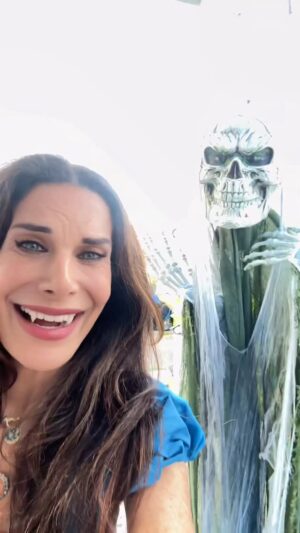 Hilary Shepard Instagram - Love when I run into old friends! 💀👻🎃HAPPY HALLOWEEN EVERYONE ‼️(except for the #powerrangers) @carla_ritarepulsa #divatox #powerrangers #ritarepulsa #rehag #evilqueen #spacepirate #happyhalloween